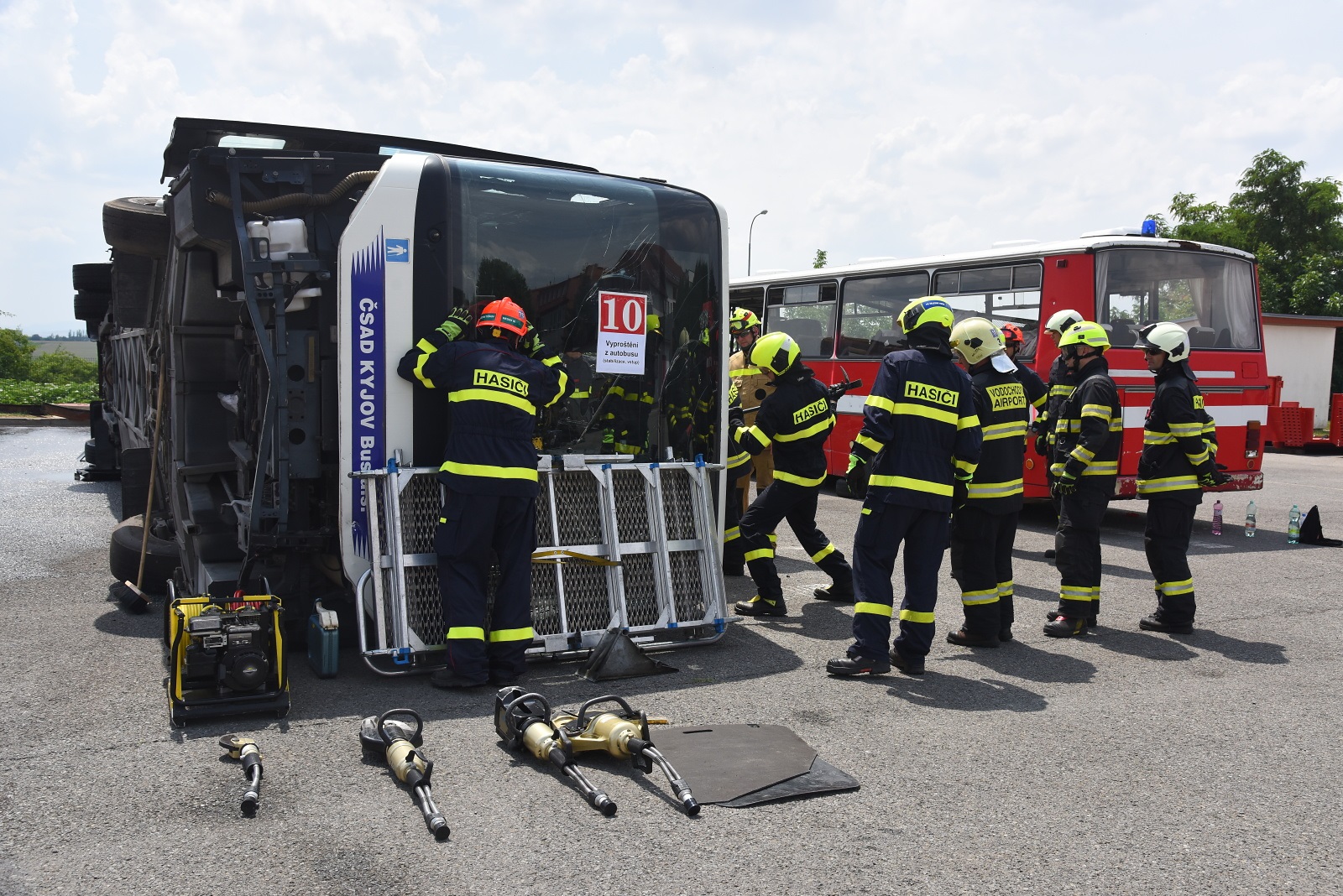 Rescue Meeting představuje jedinečnou příležitost ke sdílení zkušeností sjednocení postupů a nácviku moderních taktik v prostředí které simuluje reálné podmínky zásahů