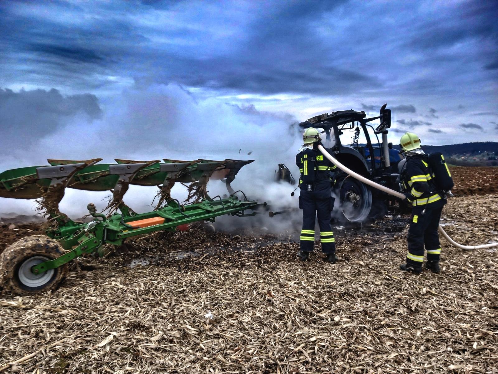2025-11-21 Požáry traktorů, Nesvačilka, Skalka (HO)