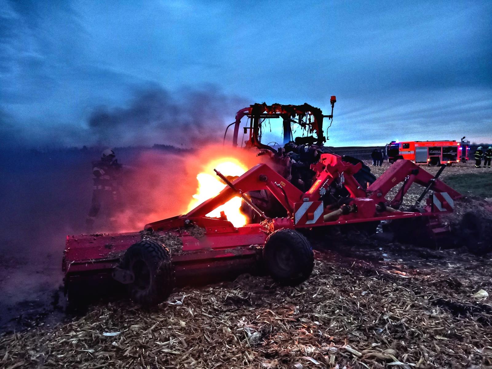 2025-11-21 Požáry traktorů, Nesvačilka, Skalka (HO)