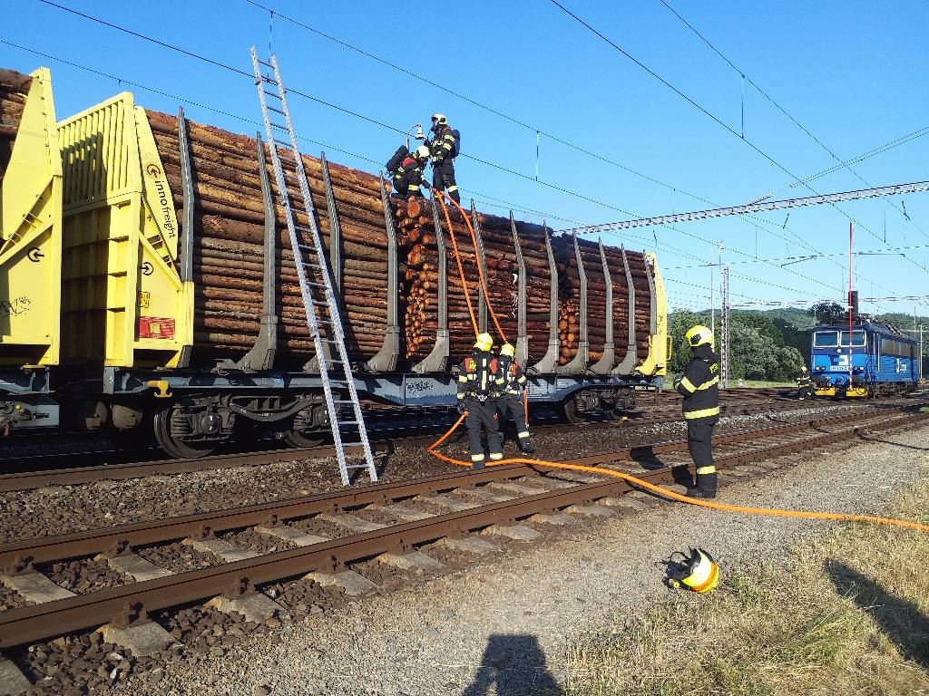 2026-07-02 Požár vagonu se dřevem
