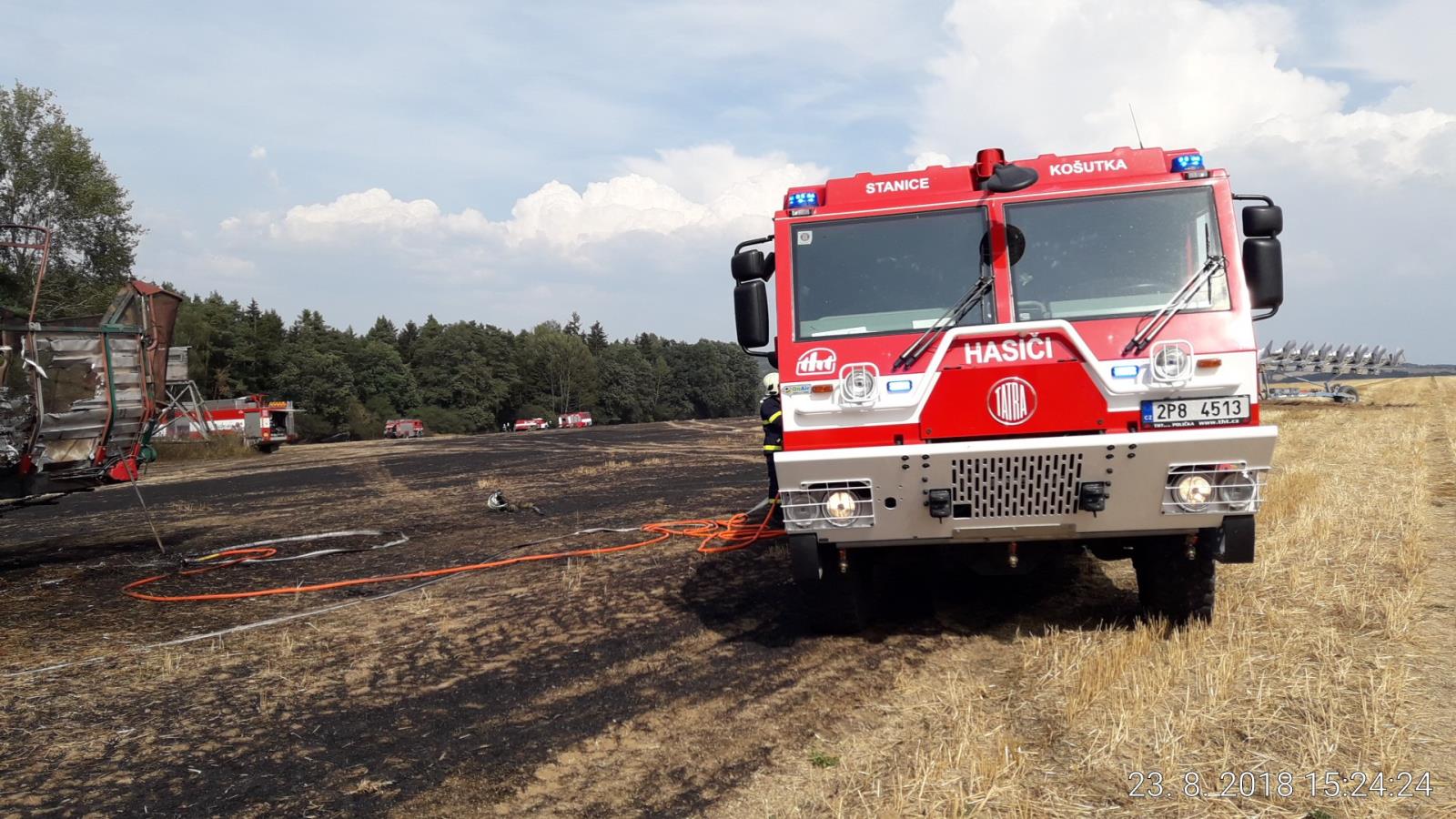 23_8_2018 Požár přívěsu se slámou pole a les Hromnice-Kostelec (3).jpg