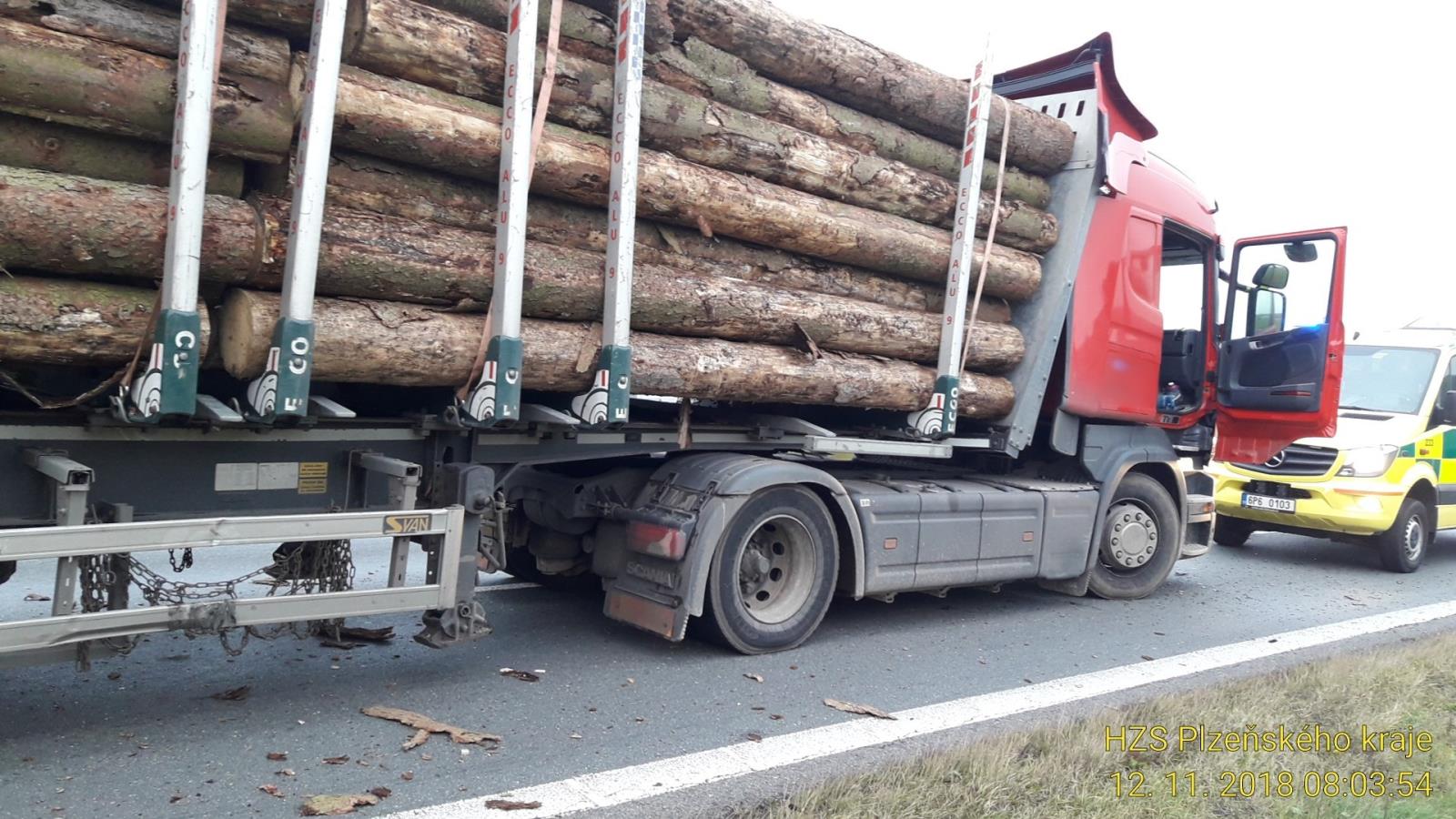 12_11_2018 DN 3 vozidel Losiná (2).jpg