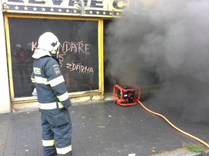 Požár prodejny v Přelouči