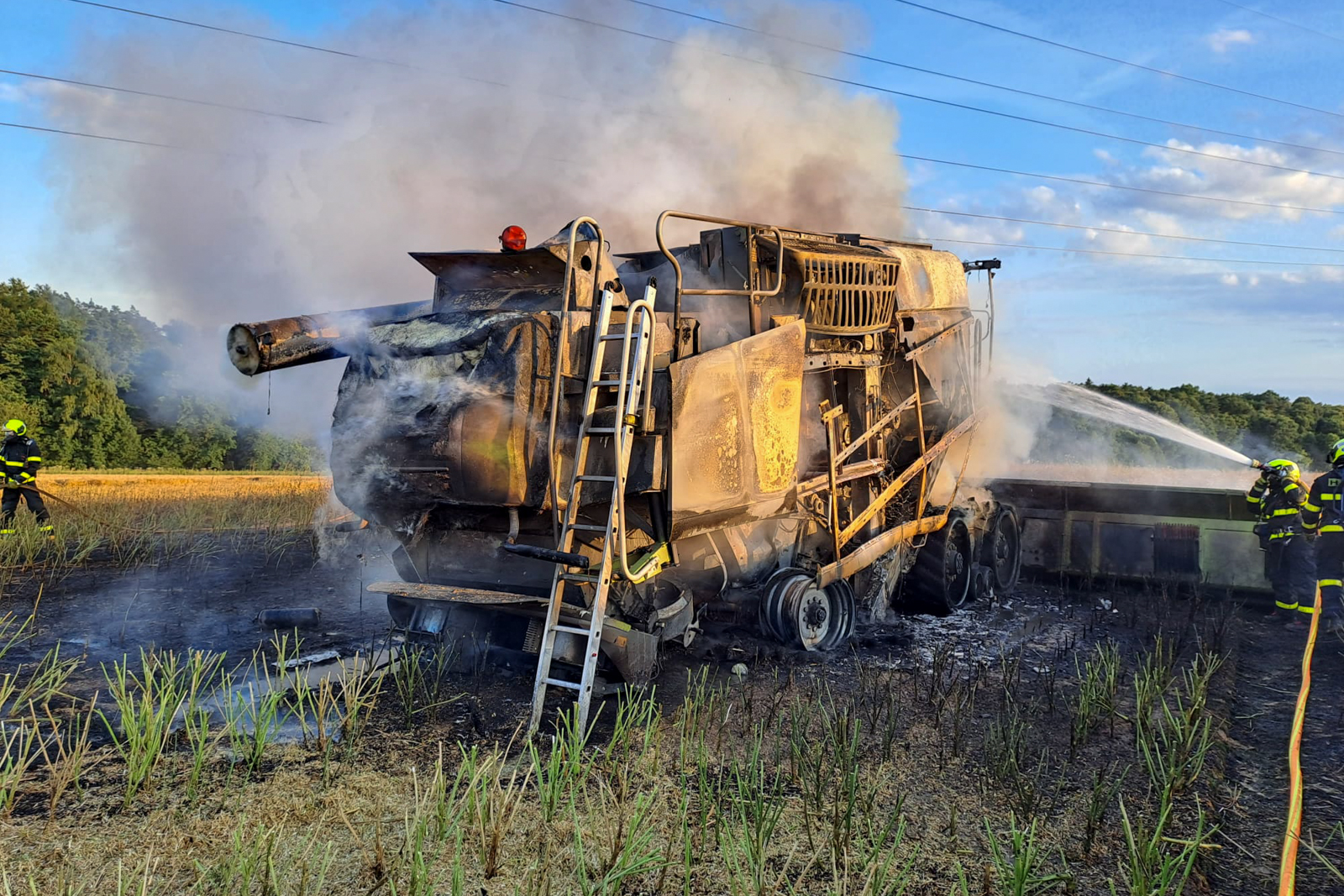 požár kombajnu.jpg