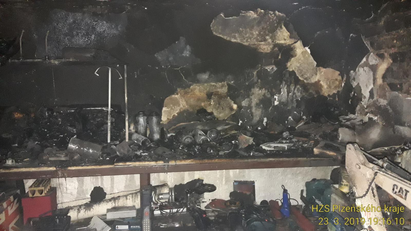 23_3_2019 požár modelárny Svážná ul. Plzeň (3).jpg