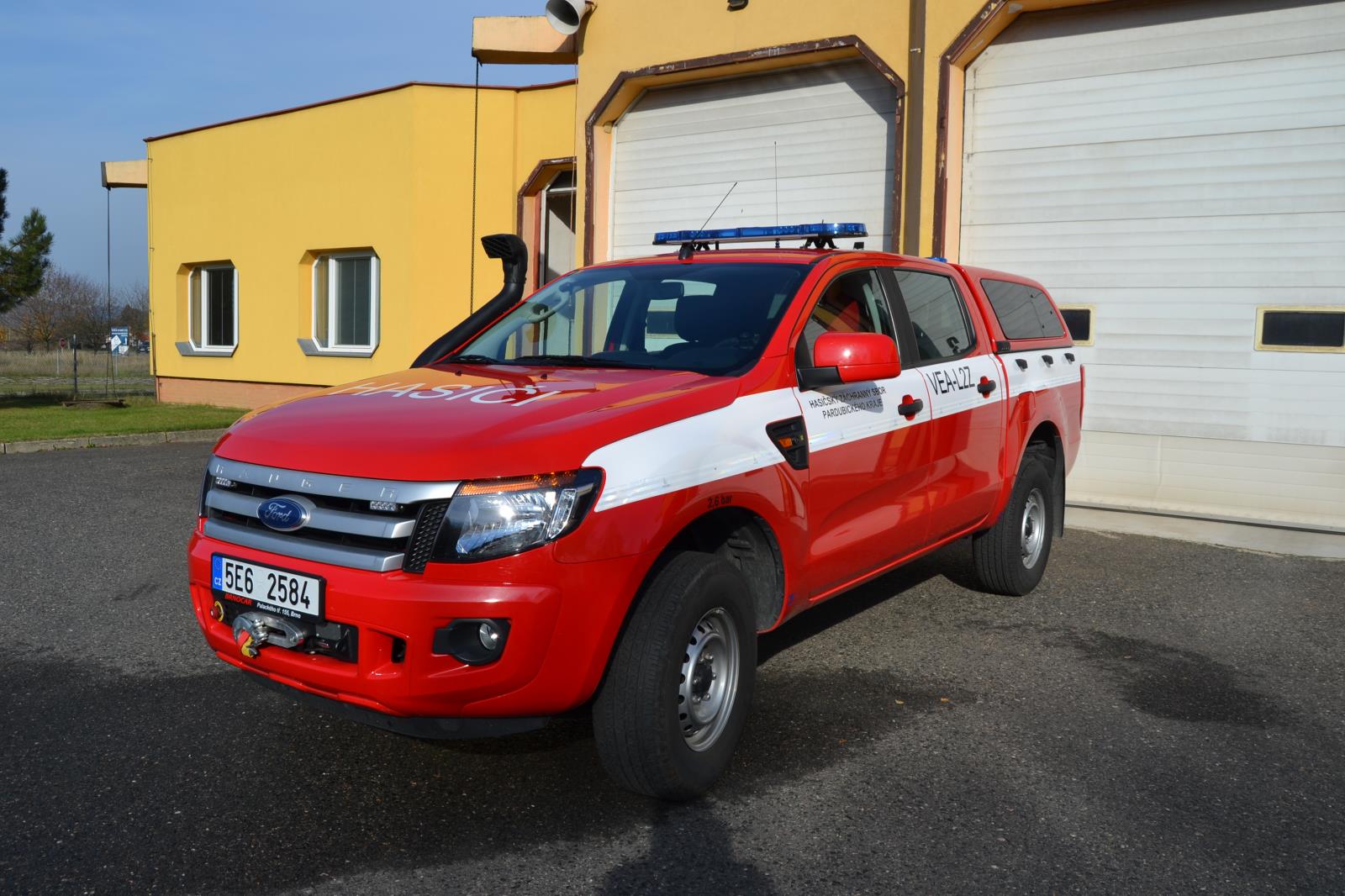 Ústí nad Orlicí - VEA - Ford Ranger.JPG