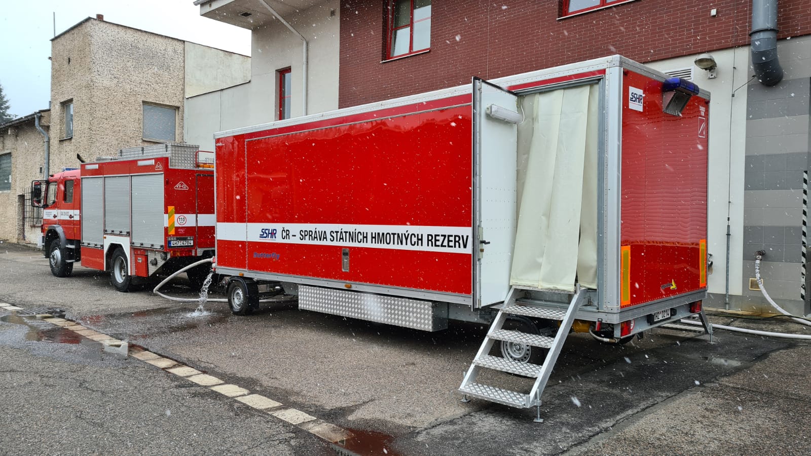 Na místě bude využita mimo jiné i souprava na dekontaminaci osob, která je dislokována na stanici Náchod.