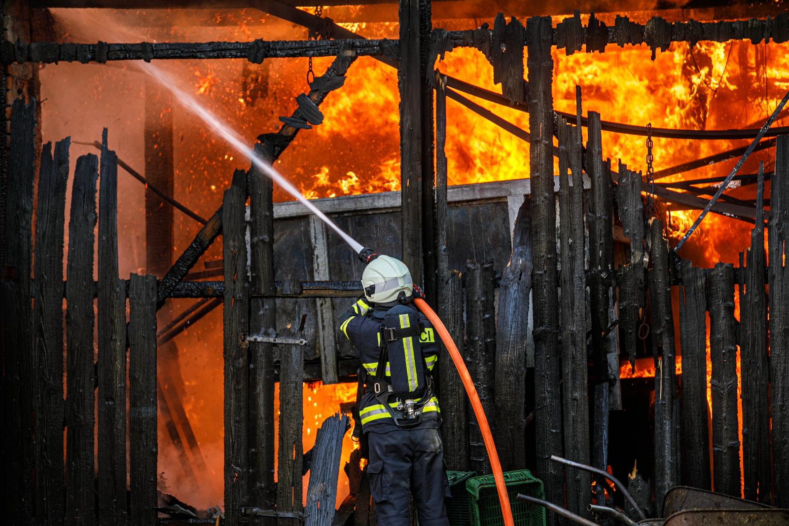 KHK_Požár statku v Kuklenách.jpg