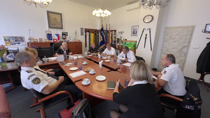 Pracovní schůzka zástupců vedení hasičů SH ČMS a GŘ HZS ČR.jpg