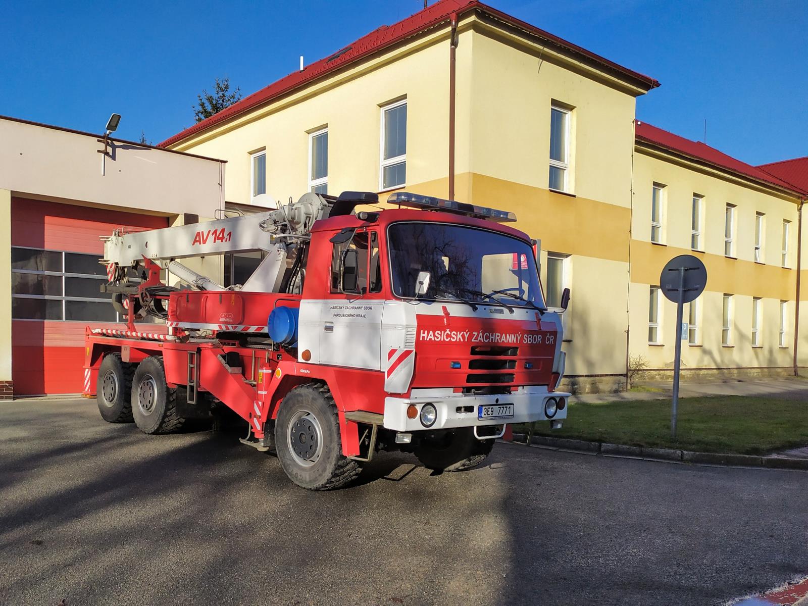 VM_VYA AV-14 T 815.jpg