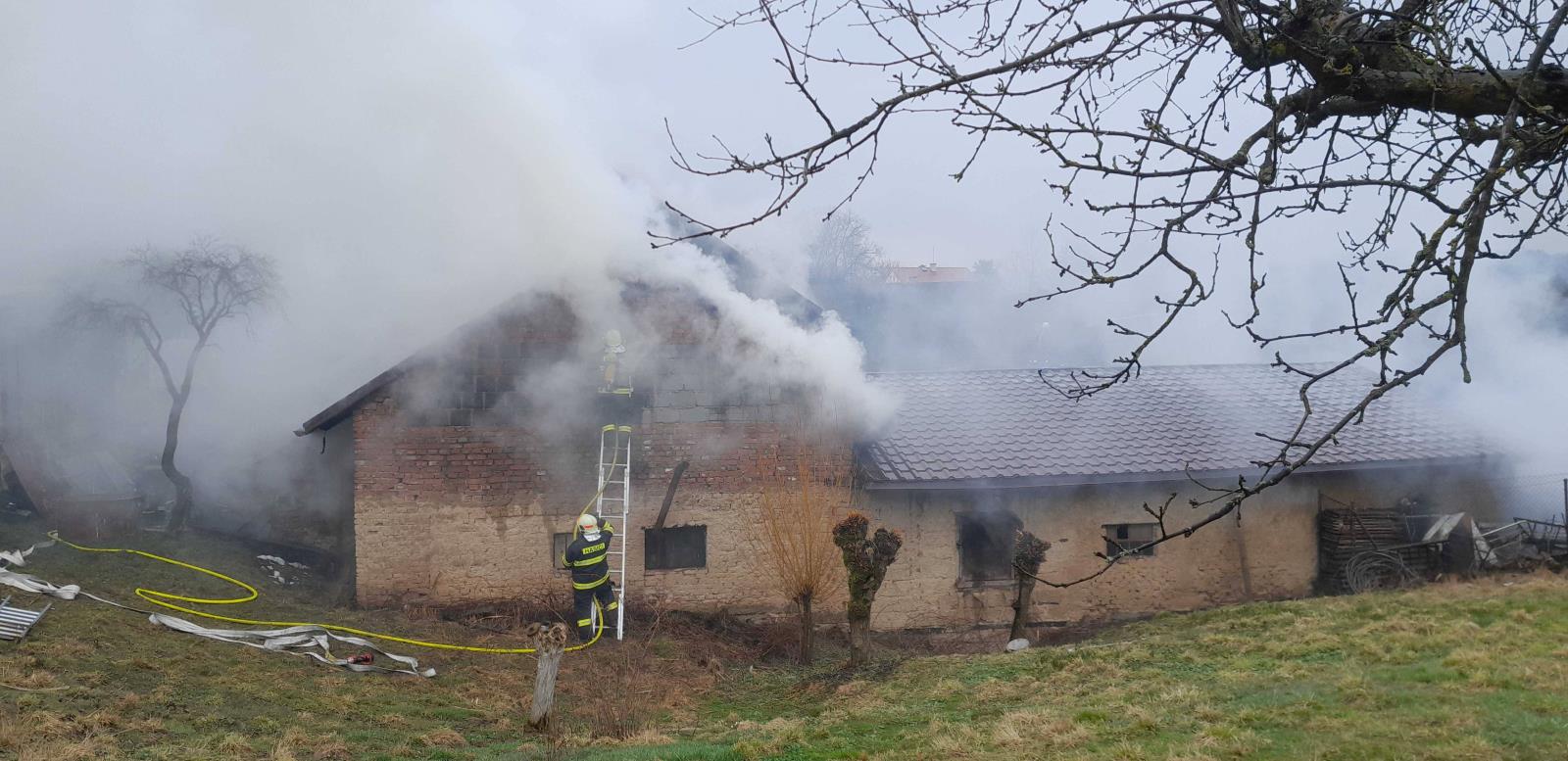 1403_pozar_jedli_stodola_zvirata (5).jpg