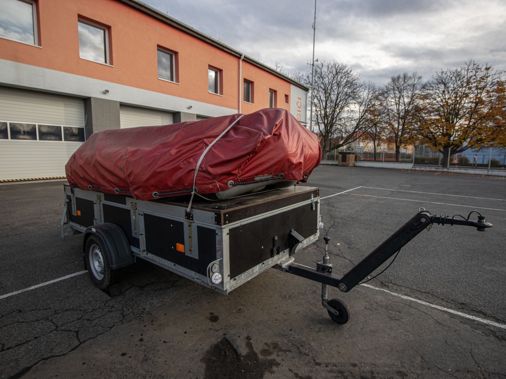 Přívěs pro práci na vodě.jpg