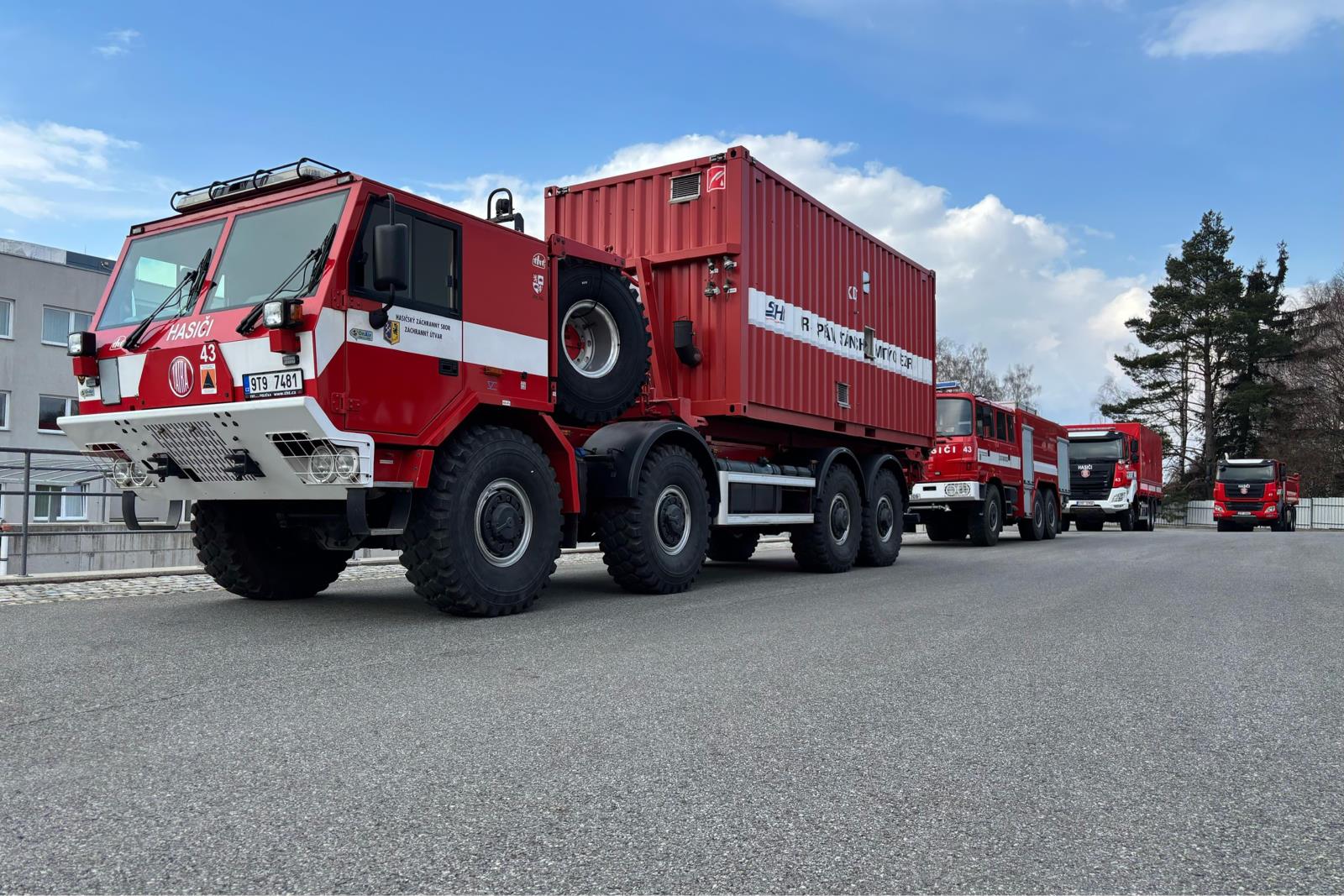 Odřad ze Záchranného útvaru HZS ČR míří na Slovensko.jpg