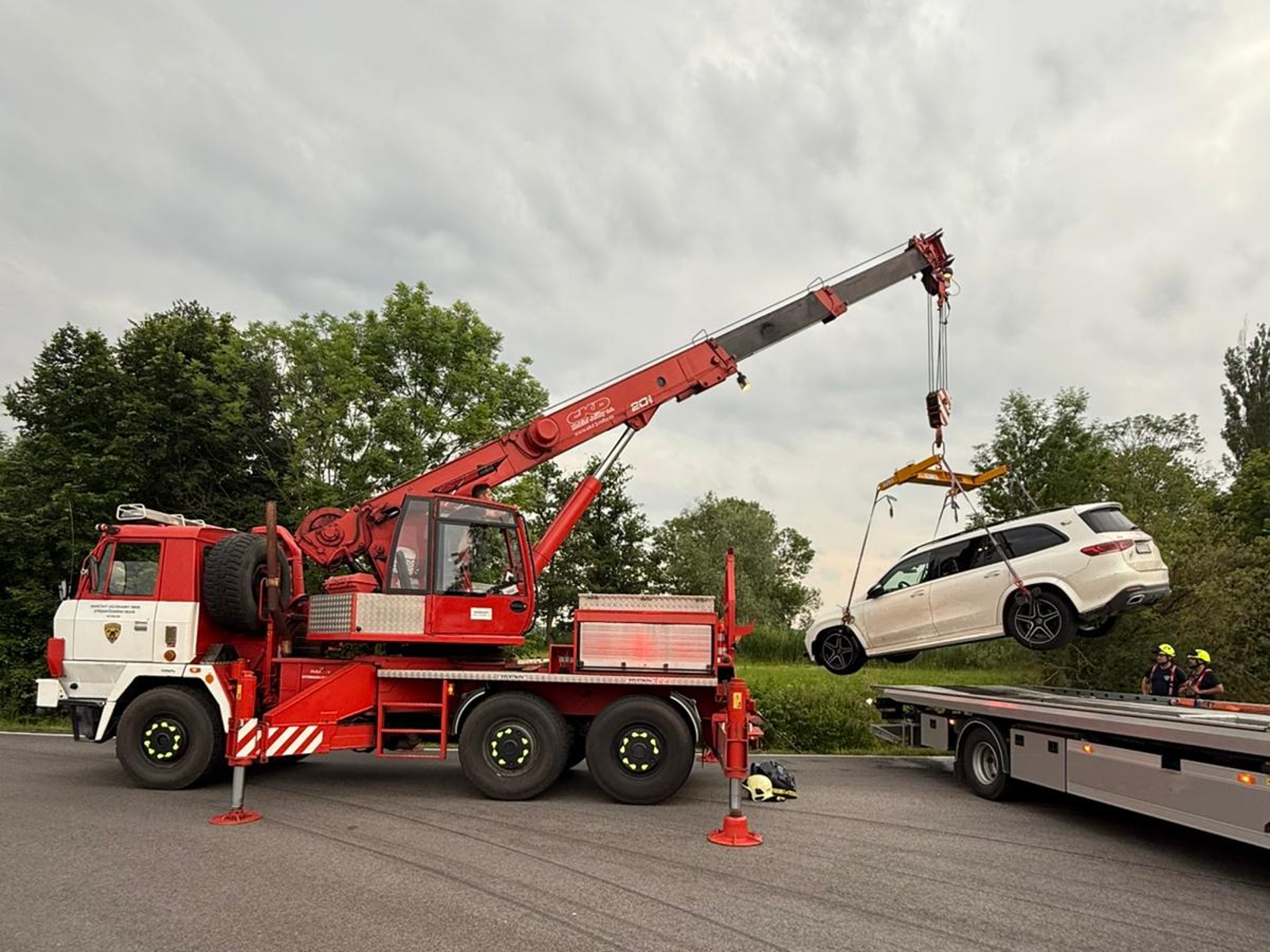 053-Auto ve Štítarském potoce-2.jpg