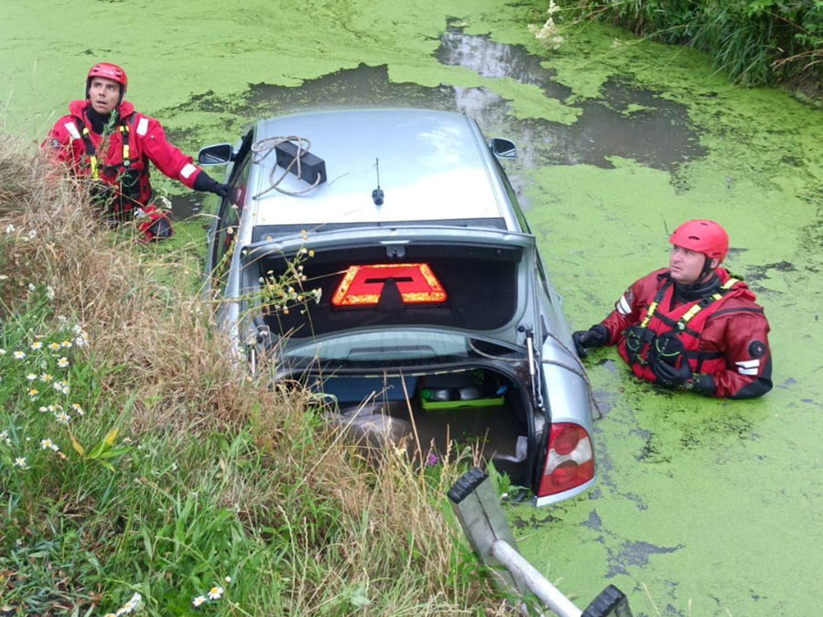 054-Auto ve Štítarském potoce-3.jpeg