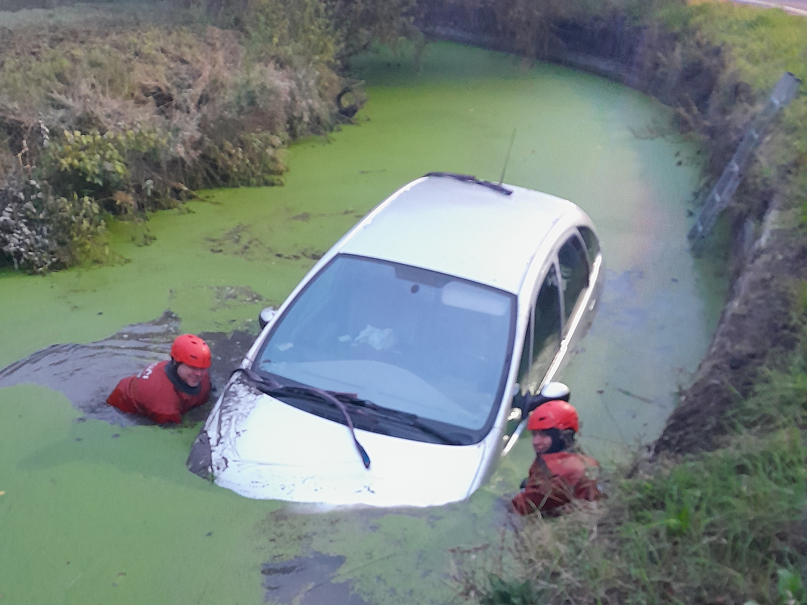 057-Auto ve Štítarském potoce-4.jpg