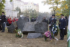 Pomník policistům a hasičům