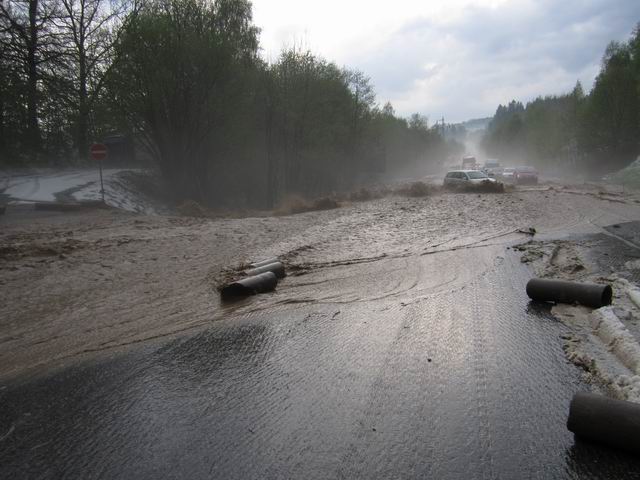 Zatopená komunikace.jpg