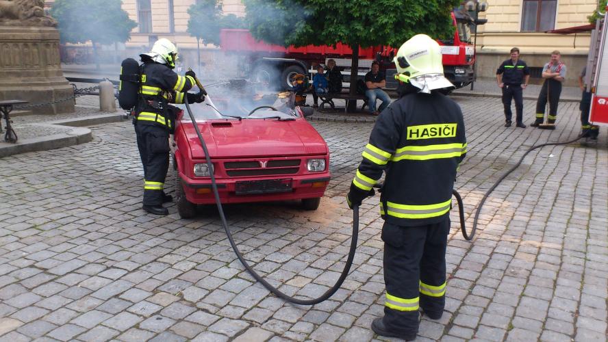 Návštěvníci měli možnost vidět i likvidaci požáru automobilu