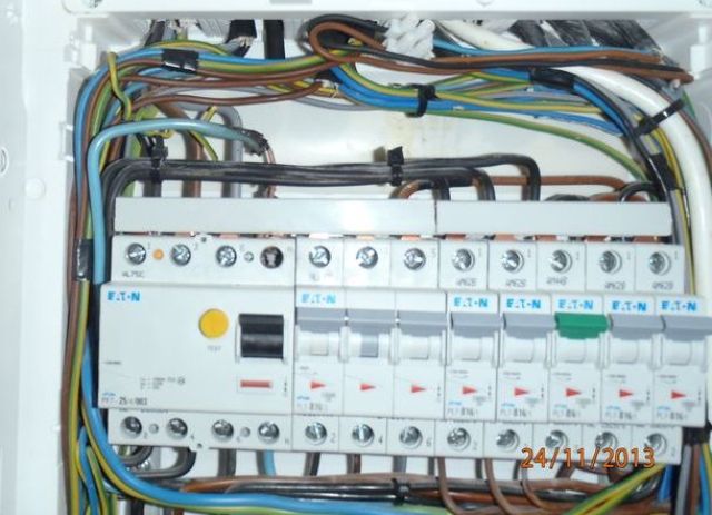 24.11.2013/24.11.2013 Sušice - zahoření el. rozvaděče.jpg