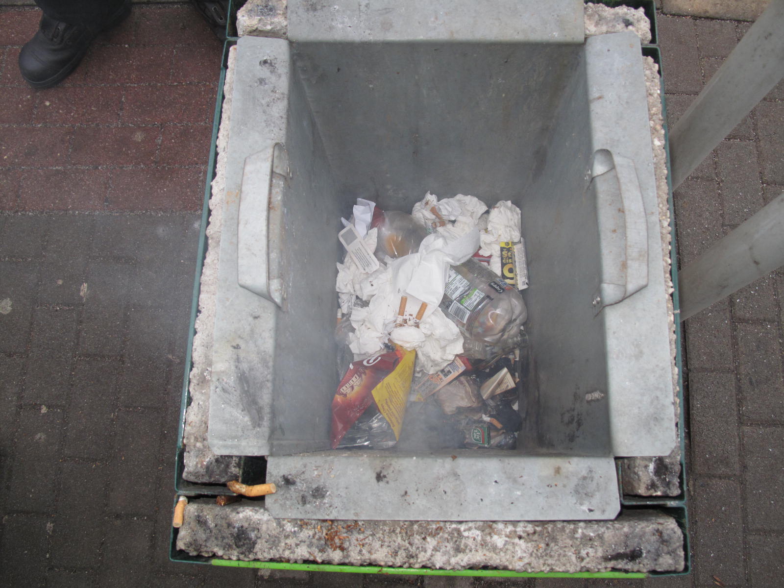 16.1.2014 foto/16.1.2014 požár koše Plzeň.jpg