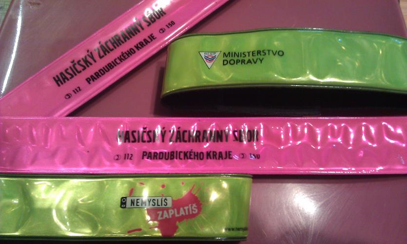 reflexní pásky jsou nezbytným doplňkem