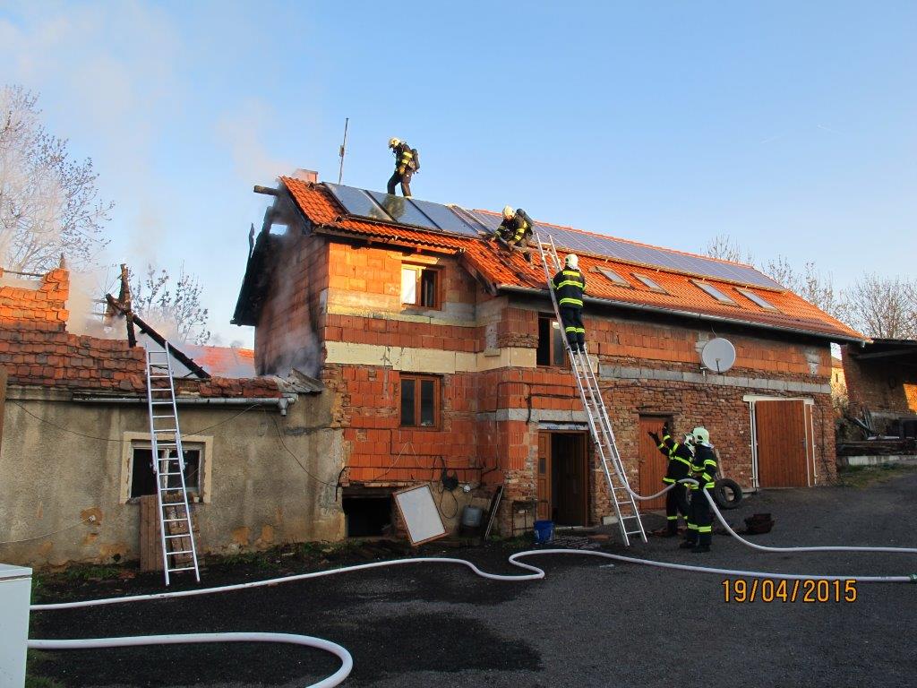 19.4.2015 požár Šlovice.jpg