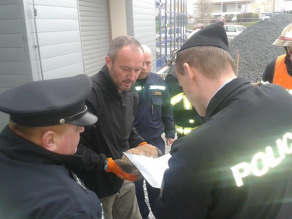 12.11.2015 ZČU Plzeň, nález munice.jpg