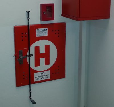 Uzamknutá hydrantová skříň, foto I. Svitáková.jpg