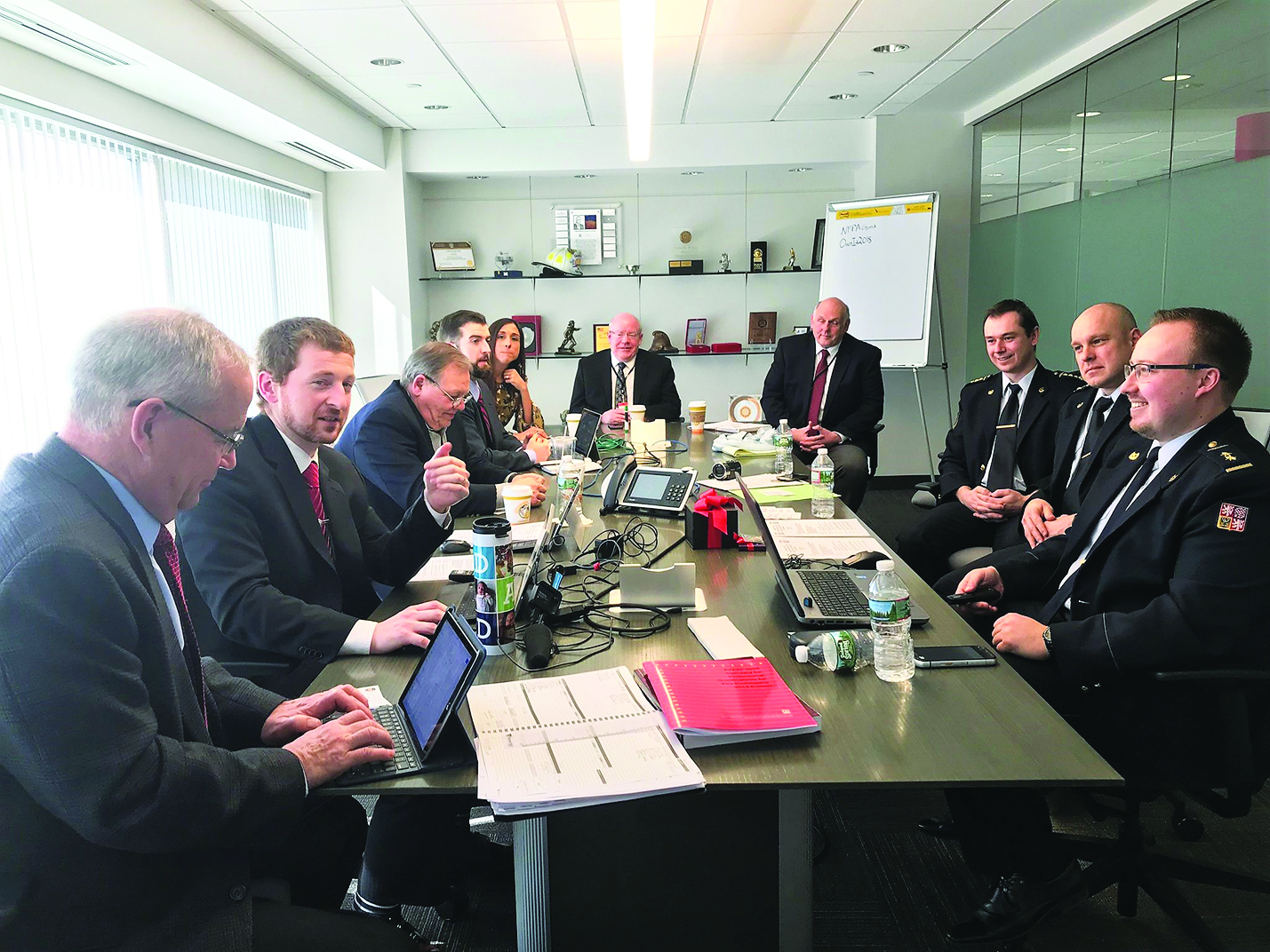 Vedení asociace NFPA s českými vyštřovateli požárů