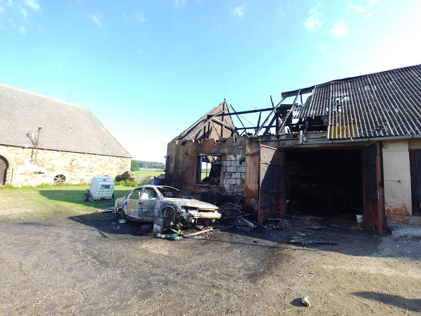 21_6_2018 požár dílny u pily Bohy (1).jpg