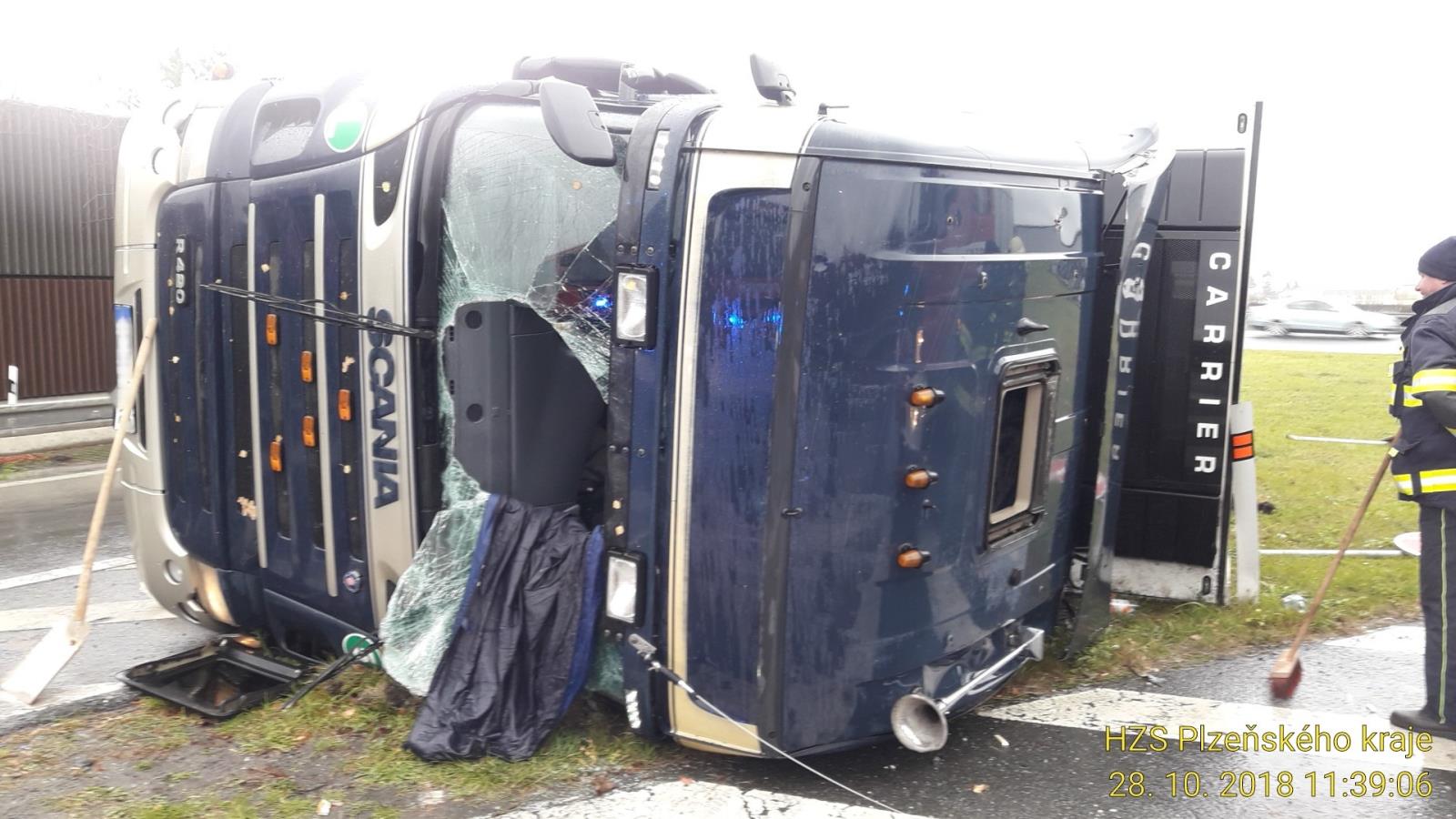 28_10_2018 DN kamion na sjezdu Plzenec (4).jpg