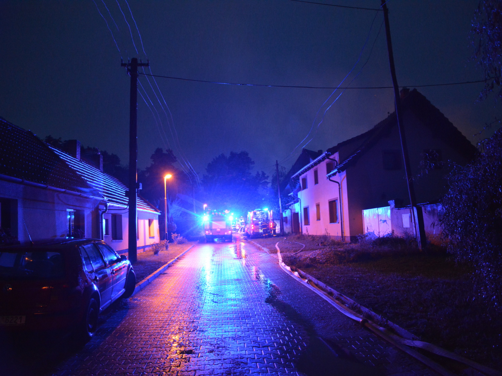 001 - Požár skladovacích hal Záryby Martinov.JPG