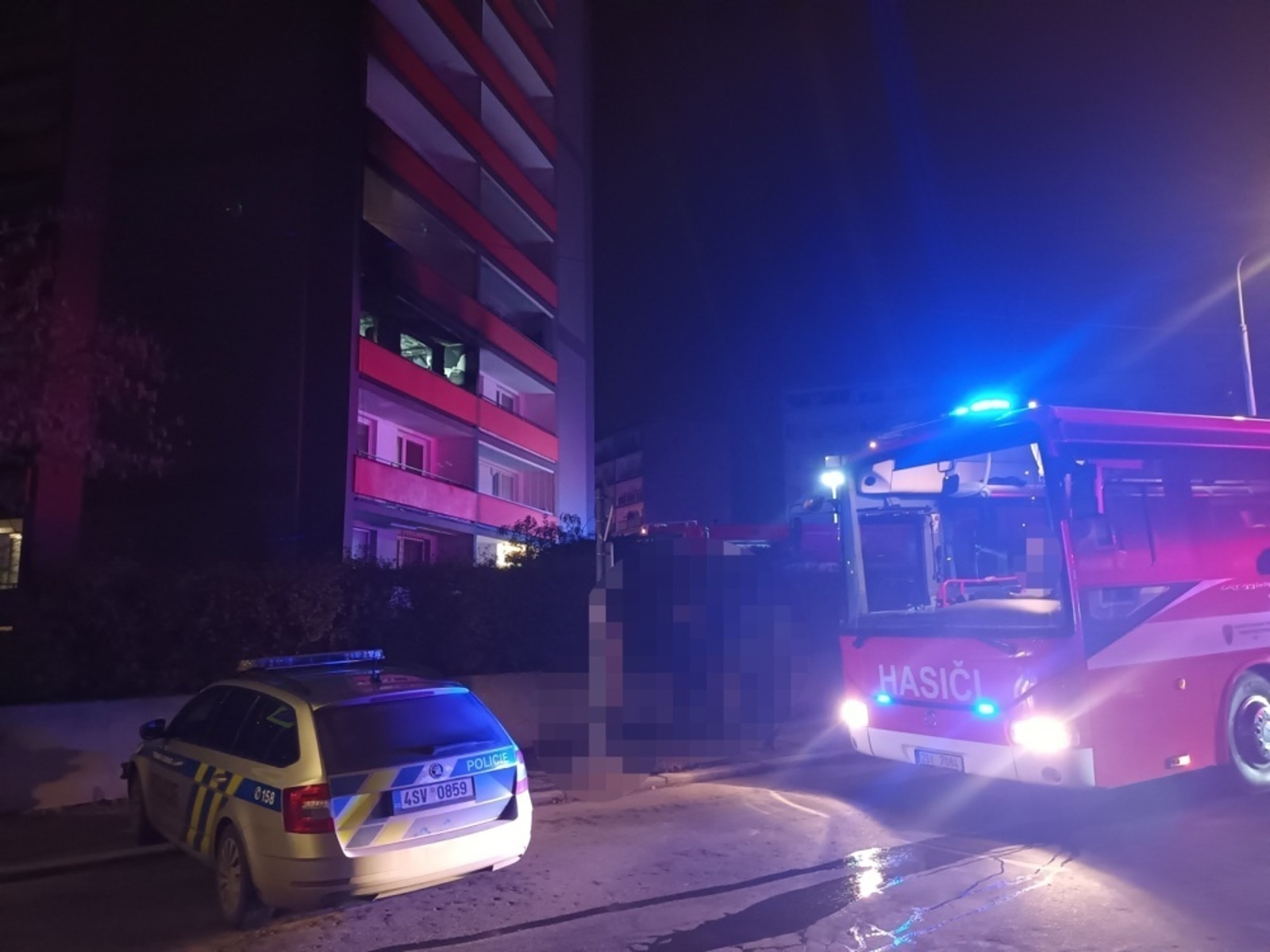 001-Požár v panelovém domě ve Slaném.jpg