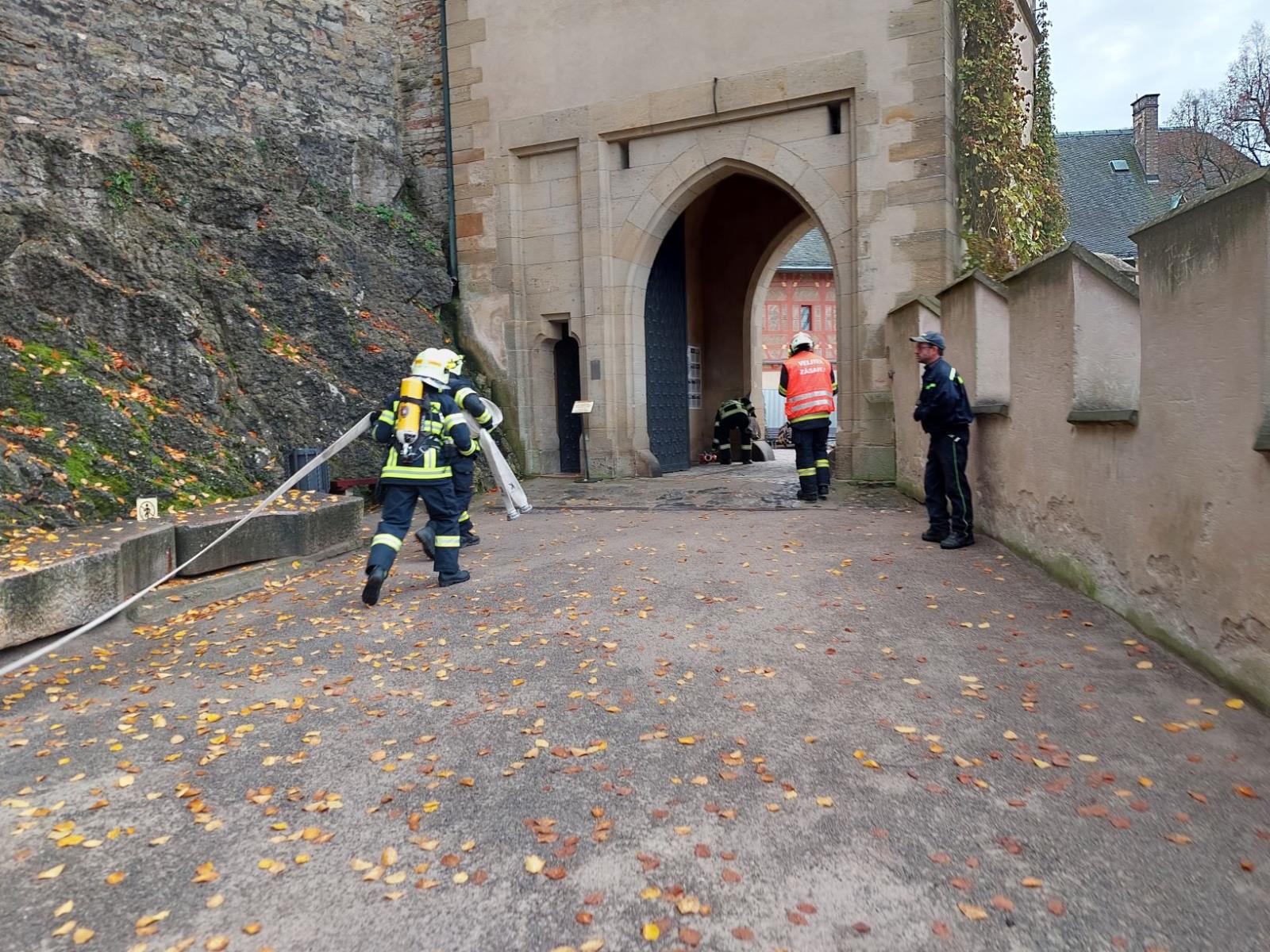 001-Prověřovací cvičení na hradě Karlštejn.jpg