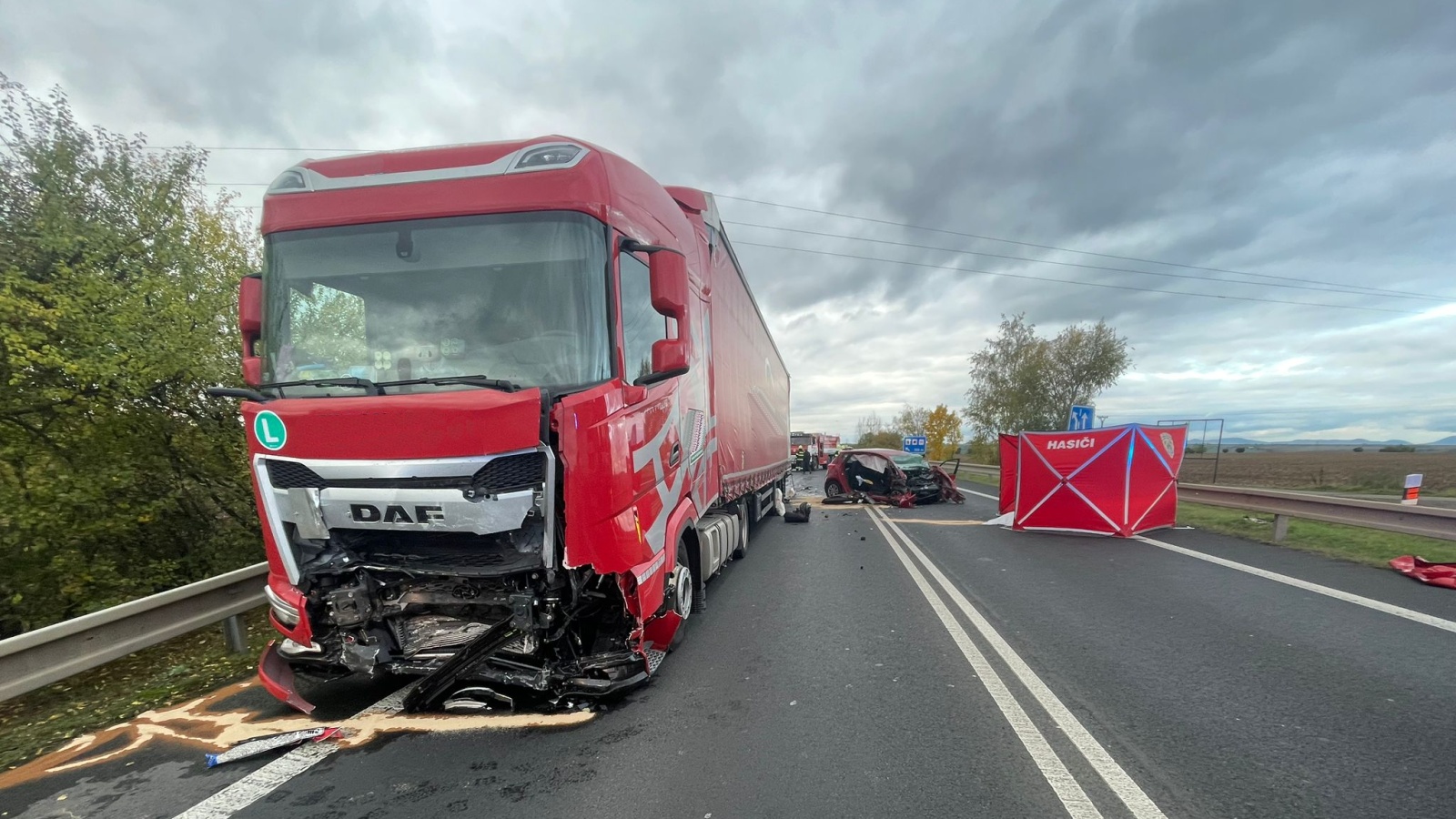 001-Tragická nehoda kamionu a osobního auta na silnici č. 7 u Třebíze na Kladensku.jpeg