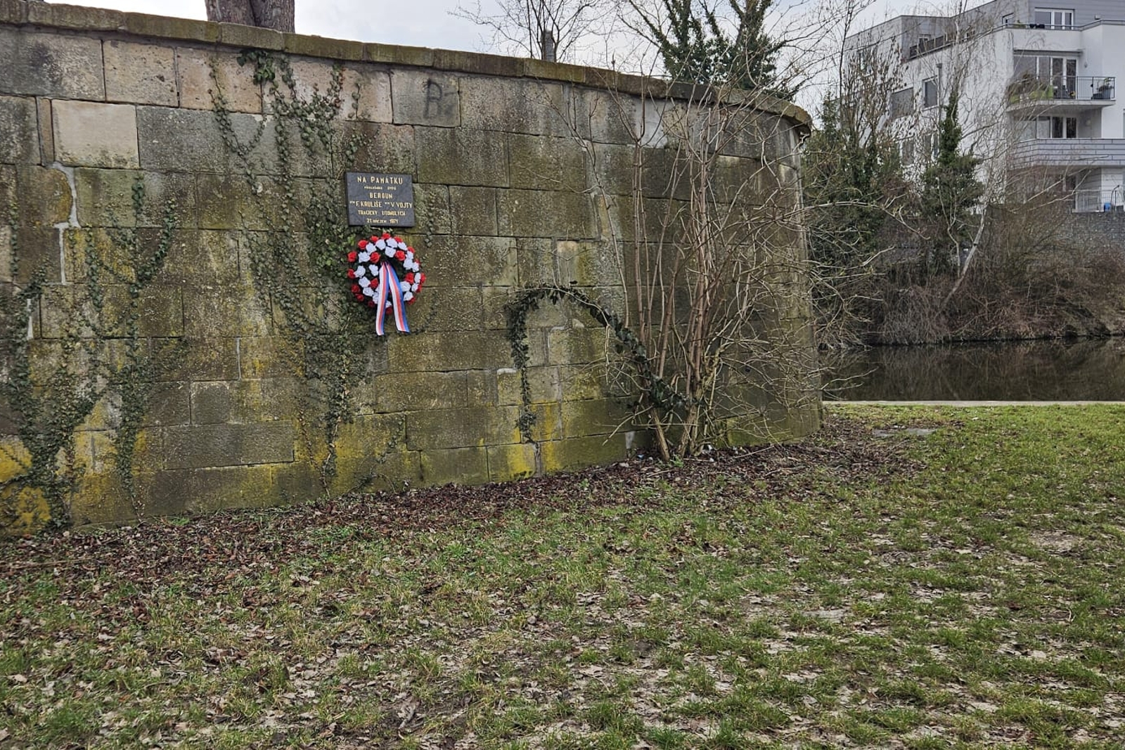 001-Uctění památky berounských kolegů.jpeg