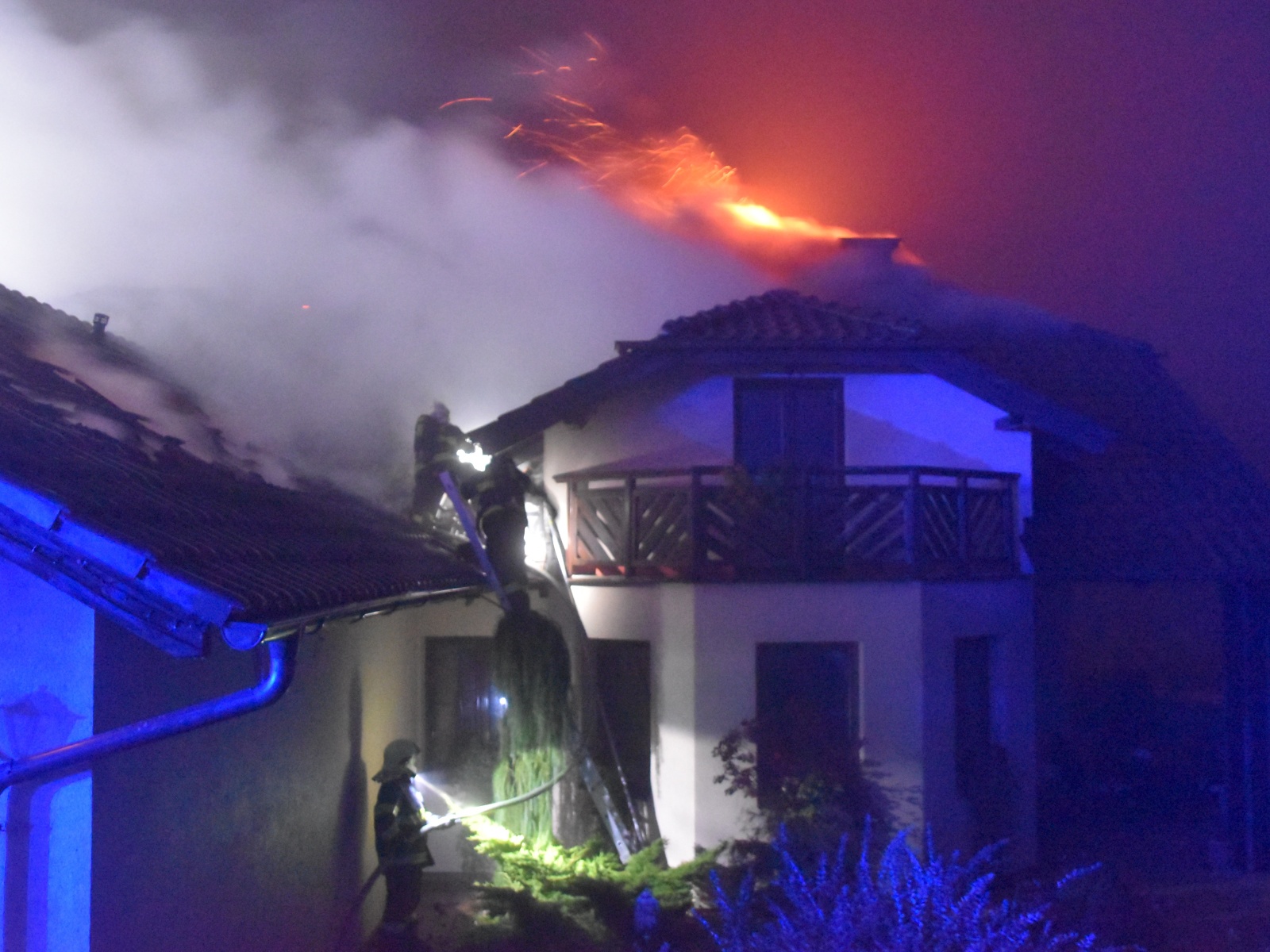 001 - požár rodinného domu.JPG