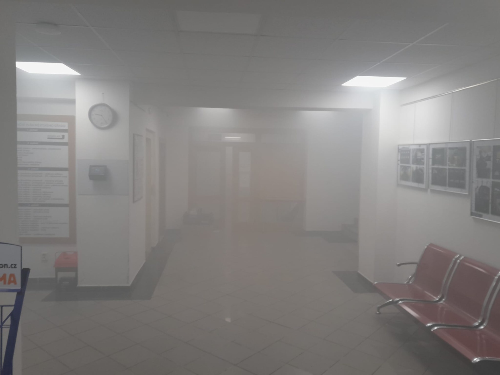 002-Cvičný požár na neratovickém městském uřadu v Kojetické ulici.jpeg