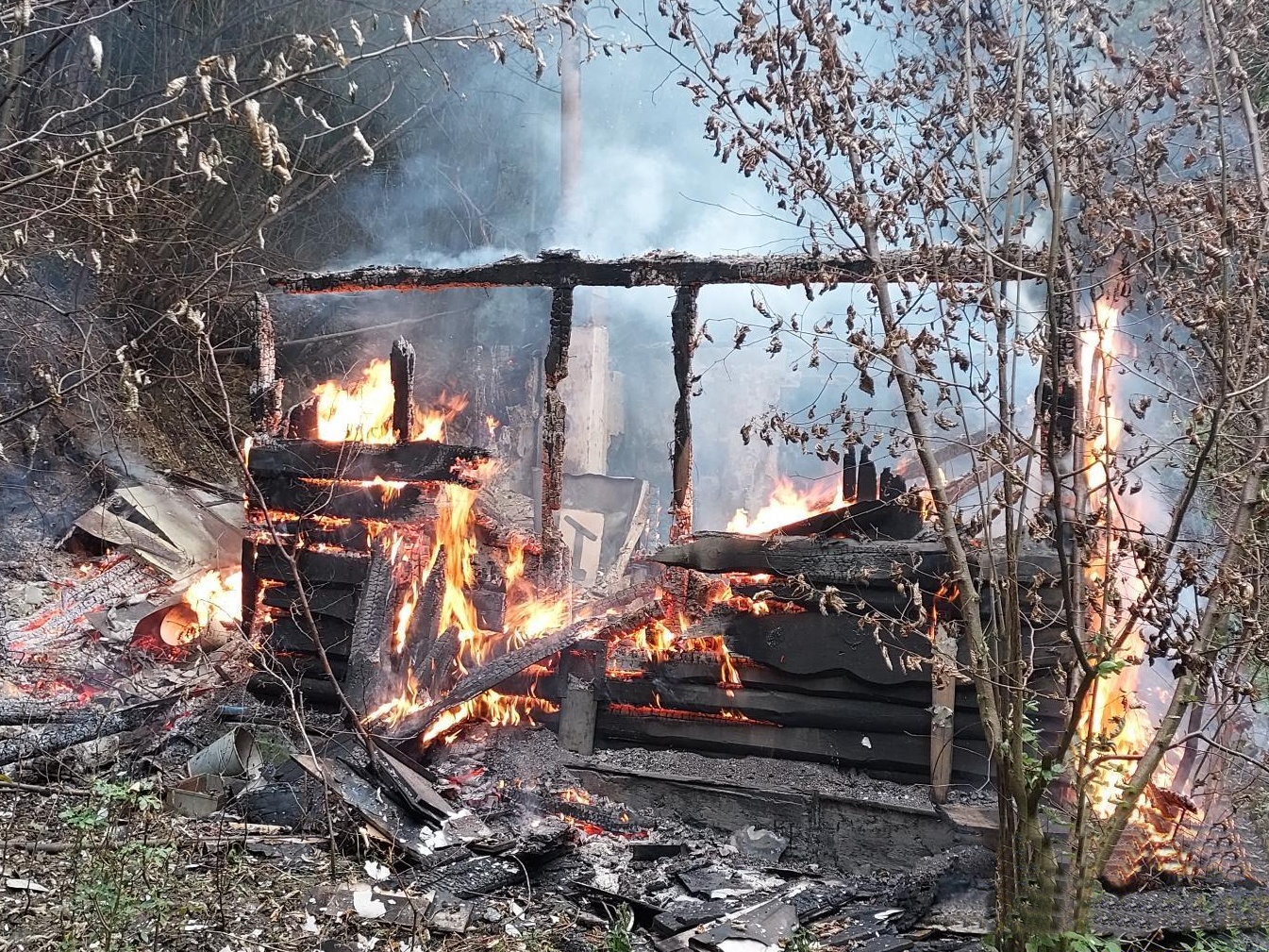 002 - požár chaty Loděnice.jpg