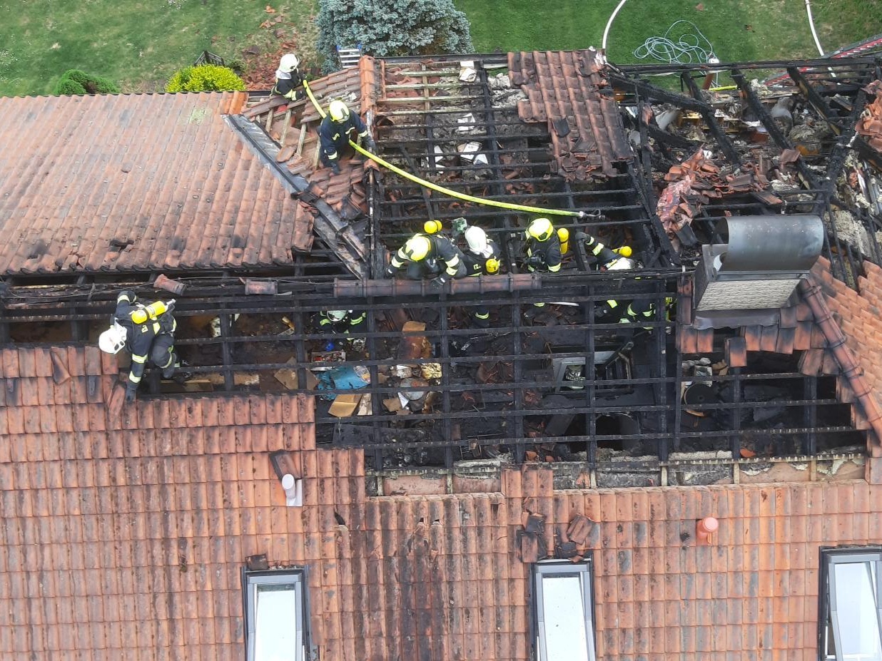 002 - požár rodinného domu Hlubočinka.jpg