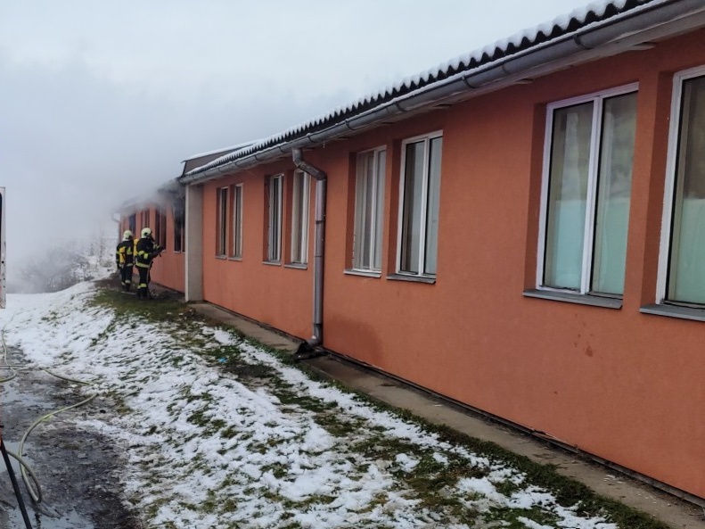 002 - požár ubytovny Mělník.jpg