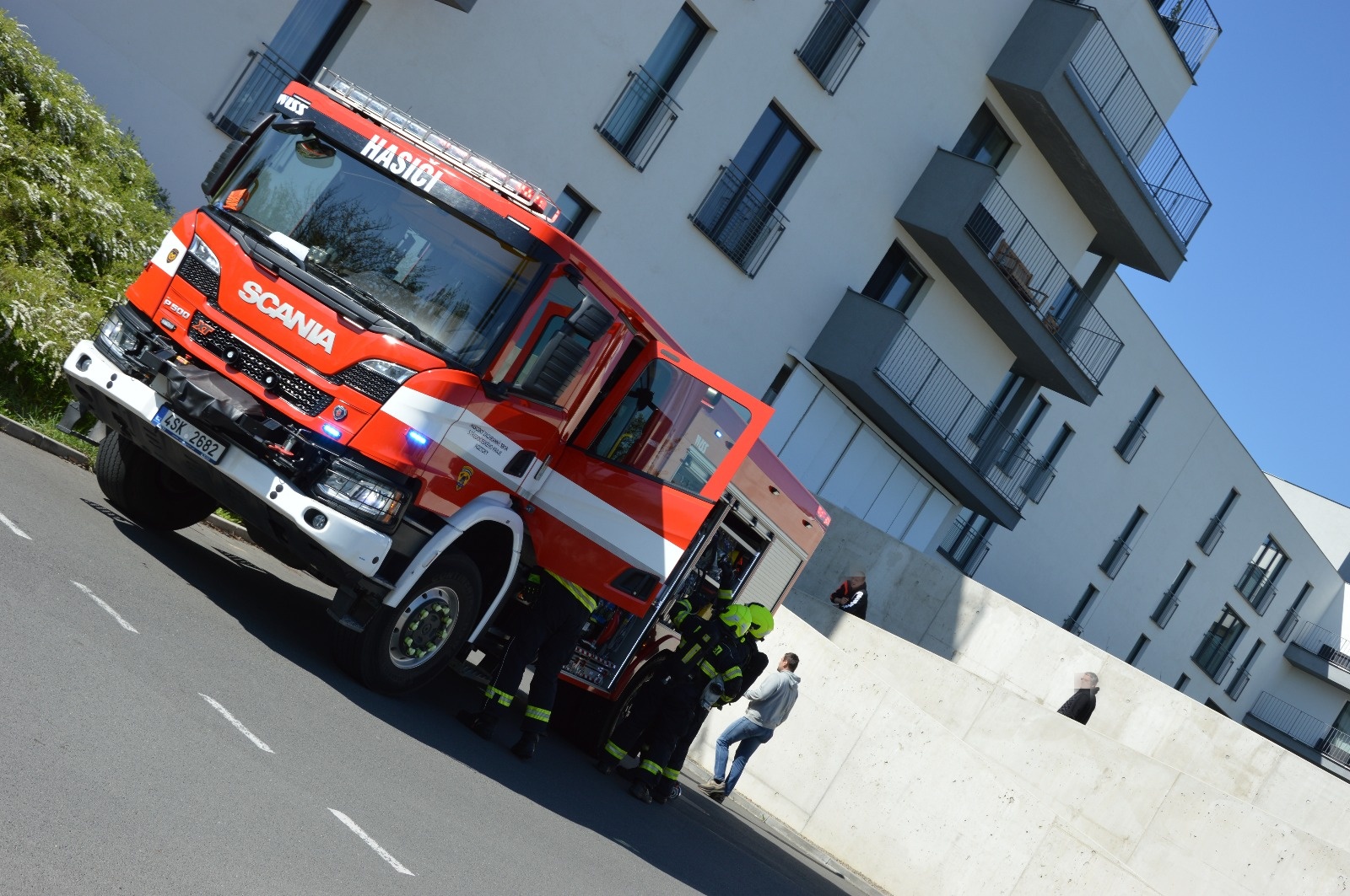 002-prověřovací cvičení požár elektromobilu Horoměřice.jpg