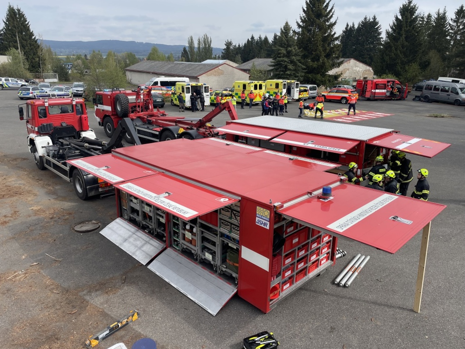 003-Cvičení složek IZS zaměřené na záchranu osob po destrukci objektu.JPG