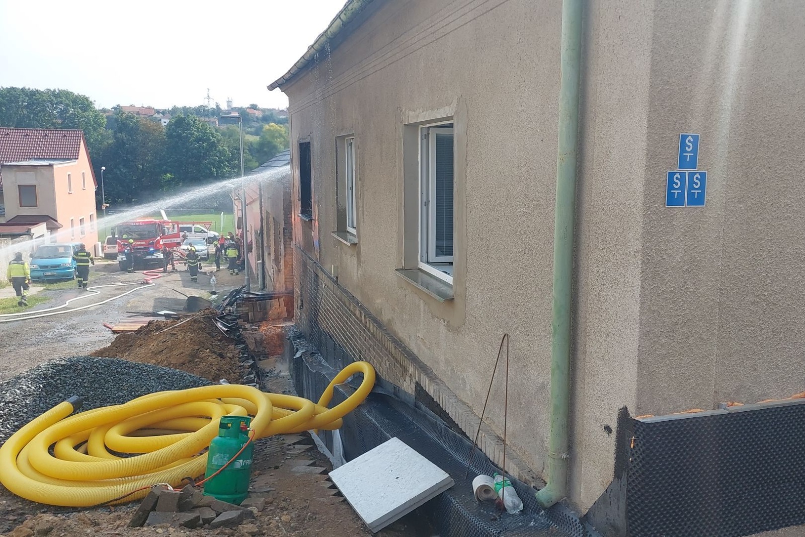 003-Požár plynu po narušení přípojky v obci Brandýsek na Kladensku.jpg