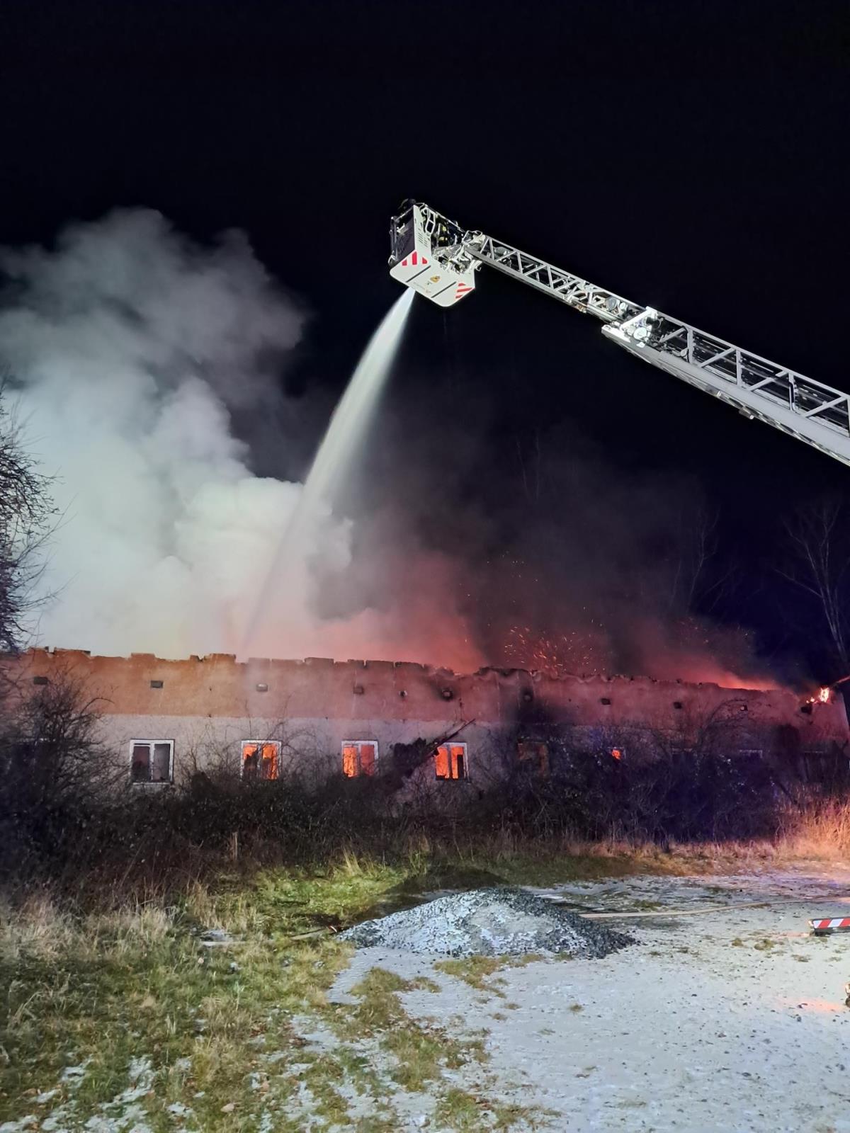 003-požár bývalého hotelu Rabyně.jpg