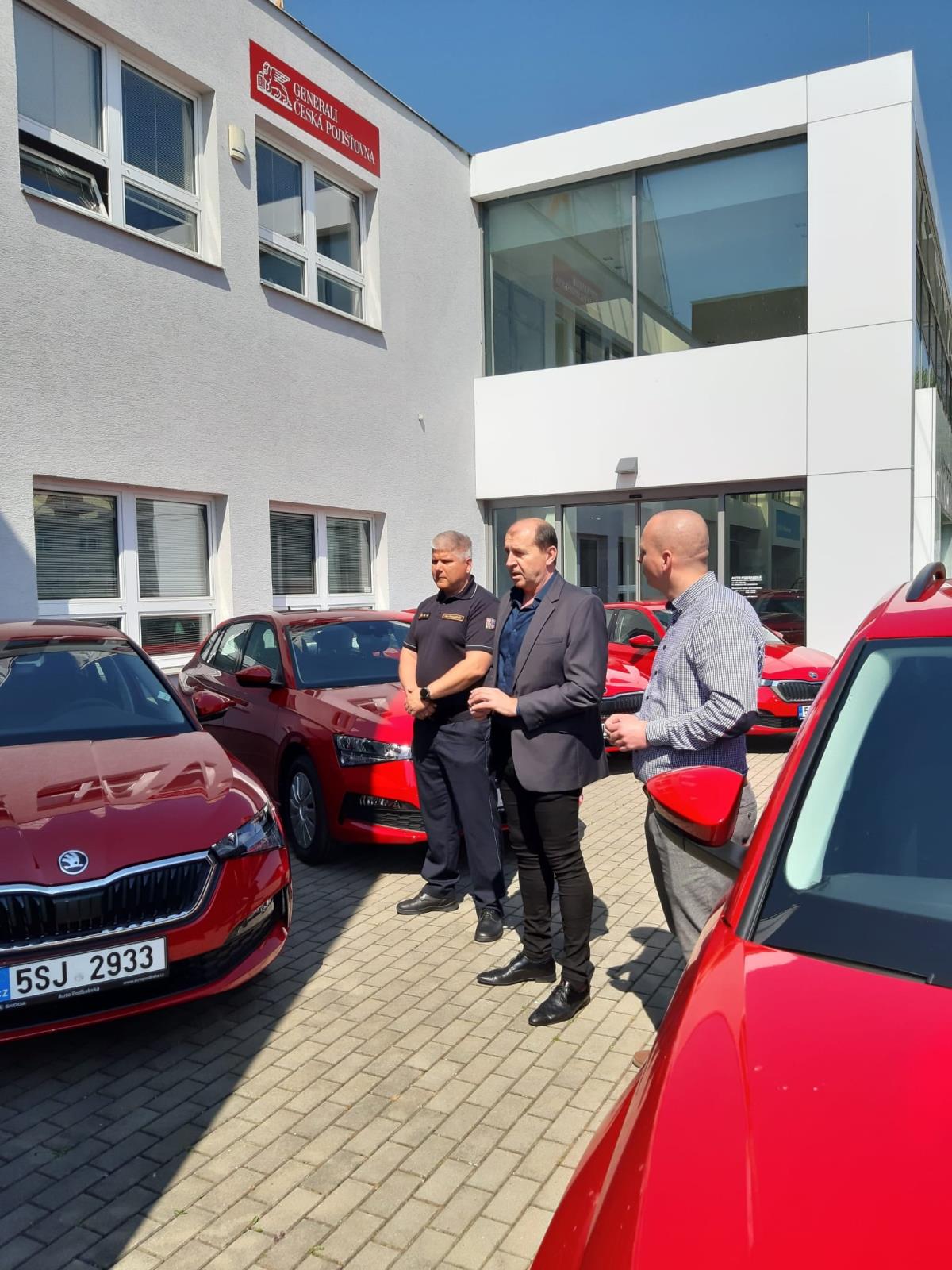 003 - převzetí nových vozidel.jpg