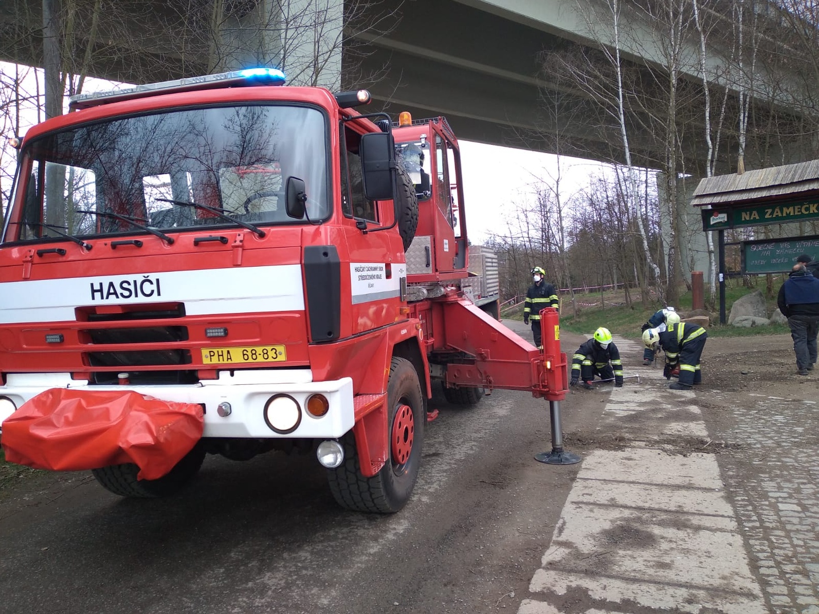 003 - záchrana psa z kanalizace.jpg