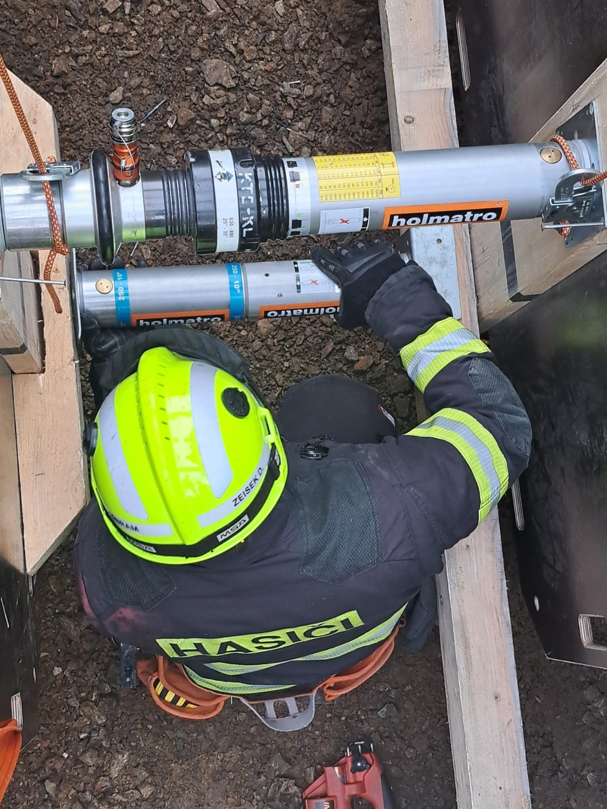 004-Nácvik pažení výkopů na územním odboru Příbram.jpeg