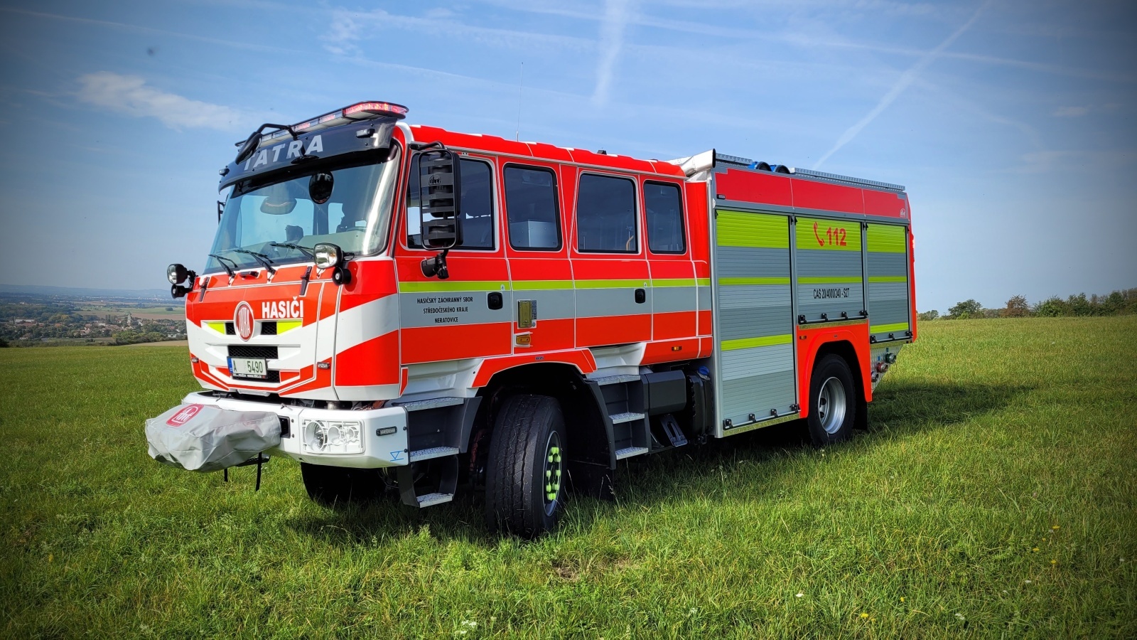 004-Nová cisternová automobilová stříkačka dislokovaná na hasičské stanici Neratovice.jpg